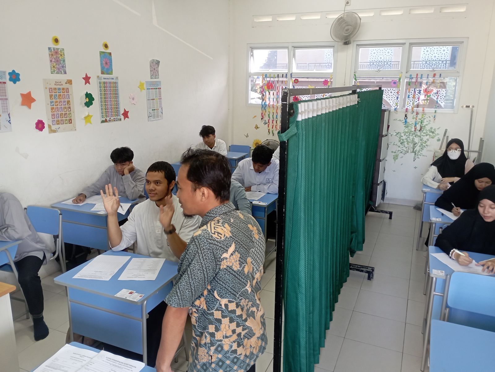 Kegiatan pembinaan dan belajar bersama guru